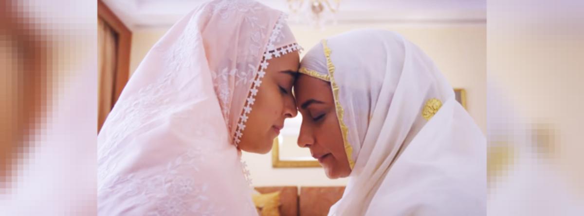 Er uxlab yotgan xotin porno yonida aldayapti