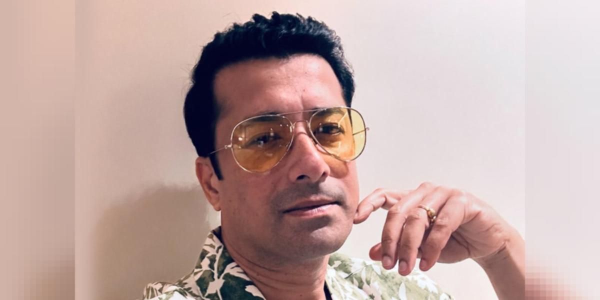 Ziyofatlarda jinsiy aloqa, guruh seks videolar Eshagini yalash uchun qiz toping