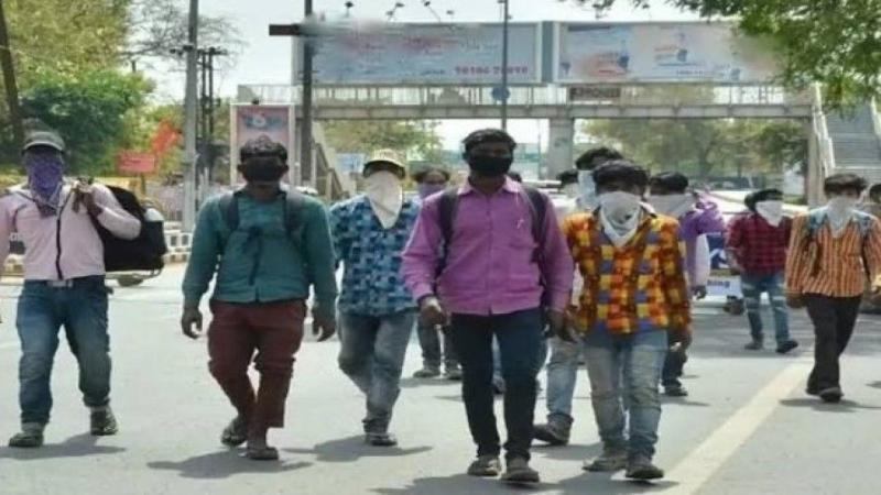 दिल्ली: साथी की मौत से गुस्साए मजदूरों ने शेल्टर होम फूंका