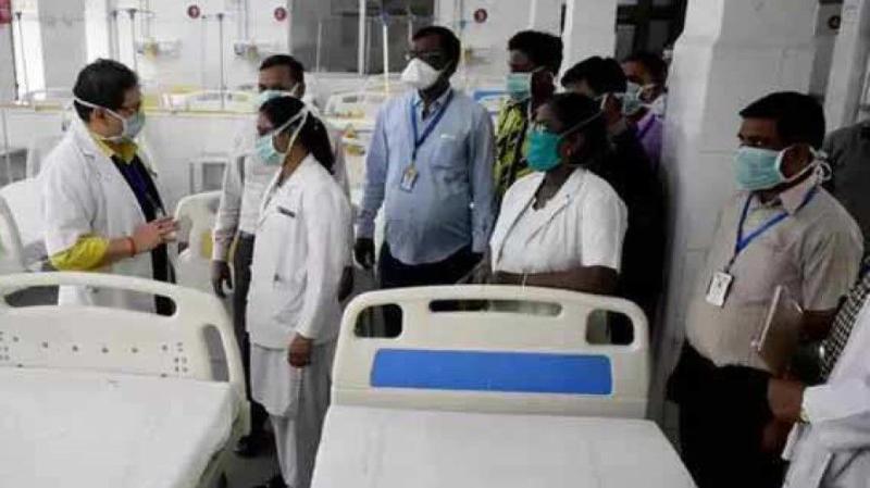 महाराष्ट्र : चारों तरफ लाशें, बीच में कोरोना रोगी का इलाज! 