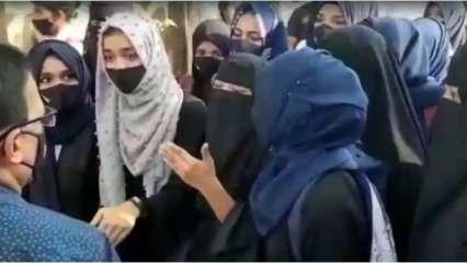 हिजाब बैनः सुनवाई स्थगित करने की मांग पर SC की फटकार