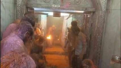 महाकाल मंदिर उज्जैन में गुलाल से आग लगी, 13 पुजारी घायल