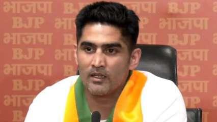 Vijender singh says huge conspiracy in vinesh phogat disqualification - Satyahindi