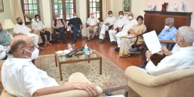 Rashtra Manch, a grouping of Opposition leaders, met at Sharad Pawar's residence in Delhi. TMC leader Yashwant Sinha can be seen. Photo: Twitter. 