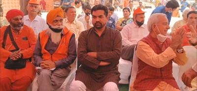 BJP leader Kapil Mishra along at a protest in Sector 12 in Gurugram on  November 5 against Muslims offering namaz in public. Photo: Twitter. 