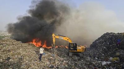 Fire at the Ghazipur landfill. Photo: PTI