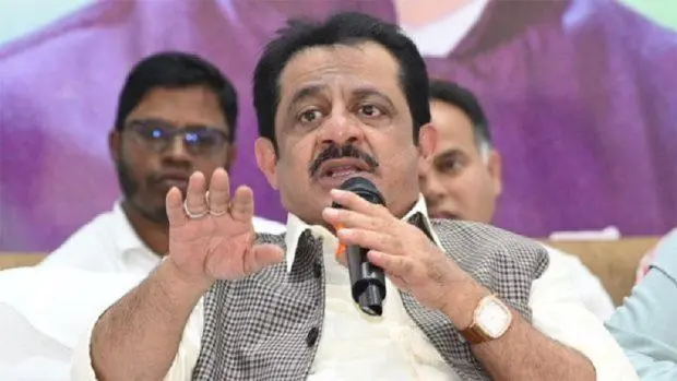 Over 20 Congress MLAs submit complaint to high command against Minister Zameer Ahmed Khan | udayavani